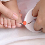 comment découper les ongles de votre bébé